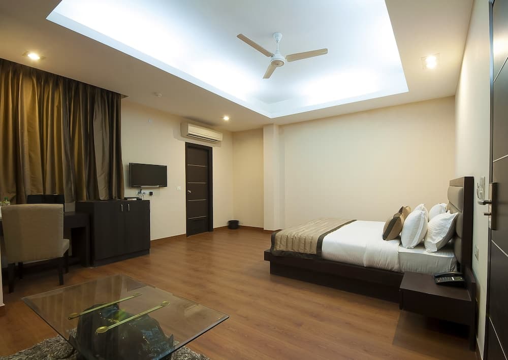 Hotel Aura, IGI Airport