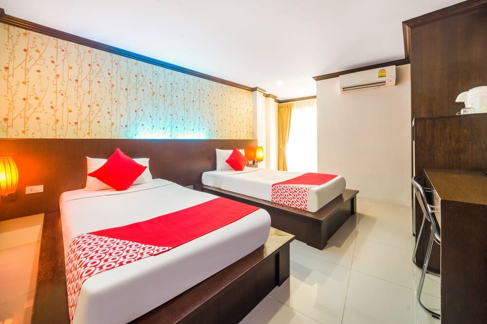 OYO 232 Patong City Hometel