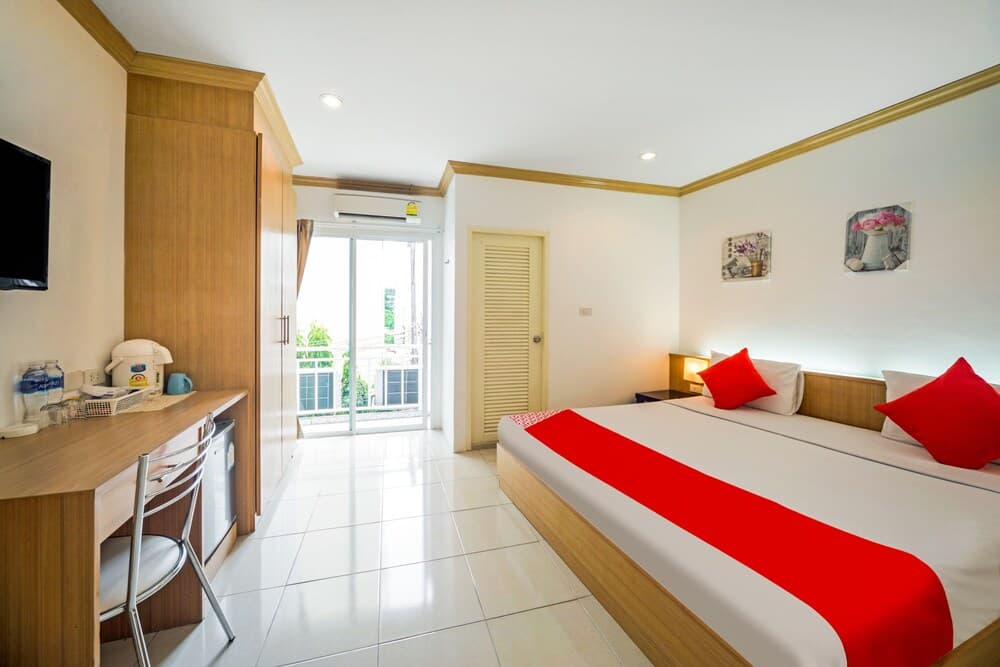 OYO 232 Patong City Hometel