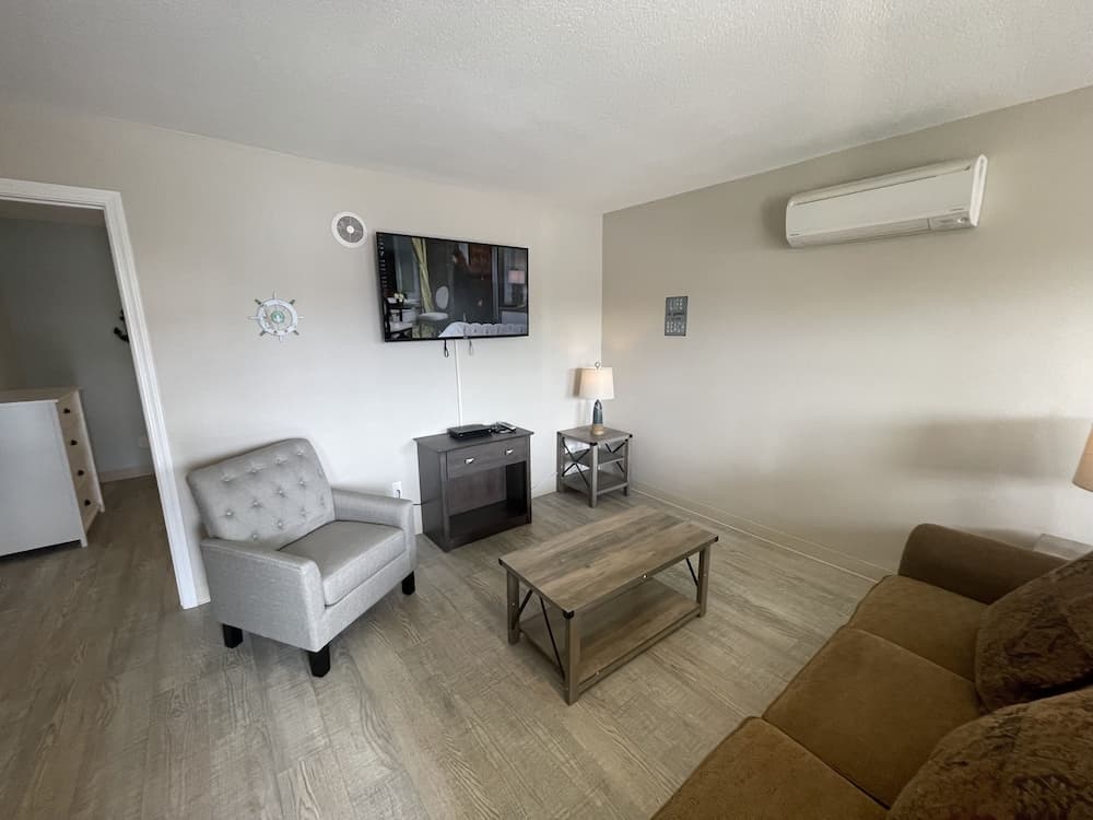 The Coastal Inn and Suites