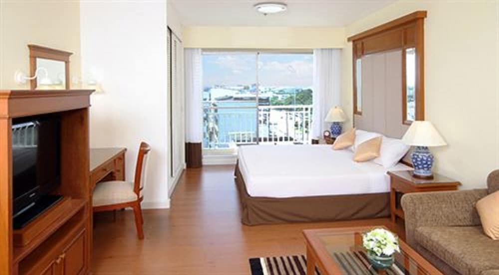 Kameo Grand Rayong Hotel & Serviced Apartments