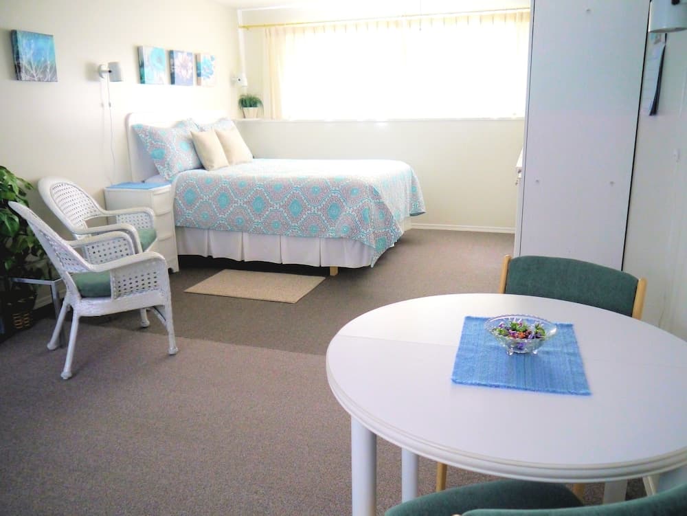 1 Of A Kind Sculpture B&B