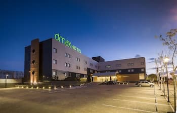 DMax Hotel