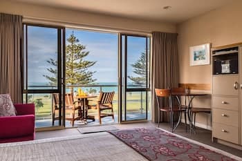 Pebble Beach Motor Inn