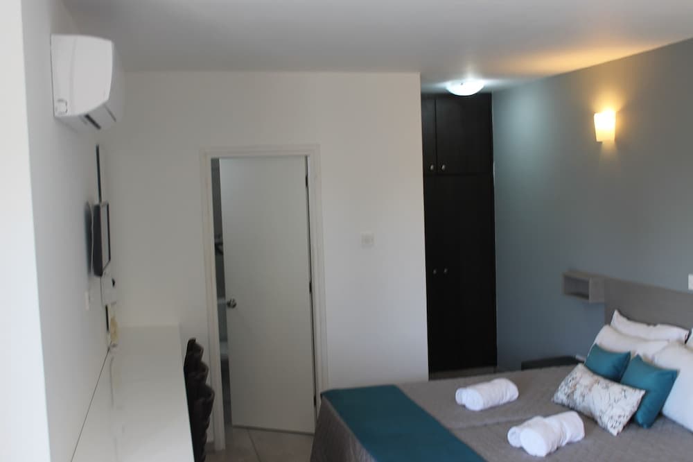 A. Maos Hotel Apartments