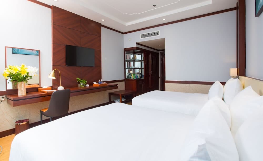 Van Phat Riverside Hotel