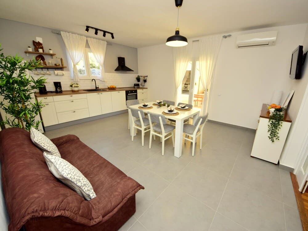 Diana Ra anj in Ra anj