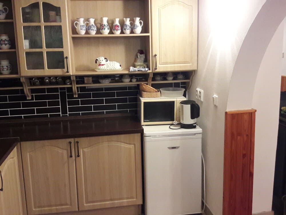 Baracka Om Enie in Om Enie