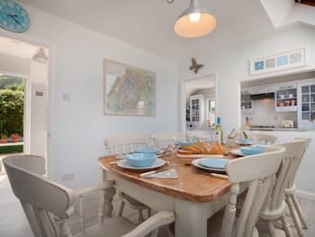 Driftwood Shaldon in Shaldon