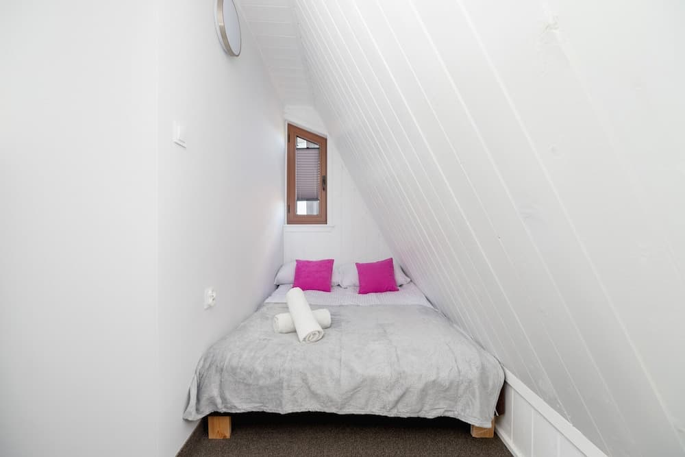 Rural Two-bedroom Apartment by Renters