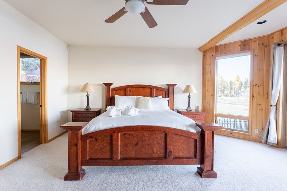 30 - Lakeside Serenity 4 Bedroom Home by Redawning