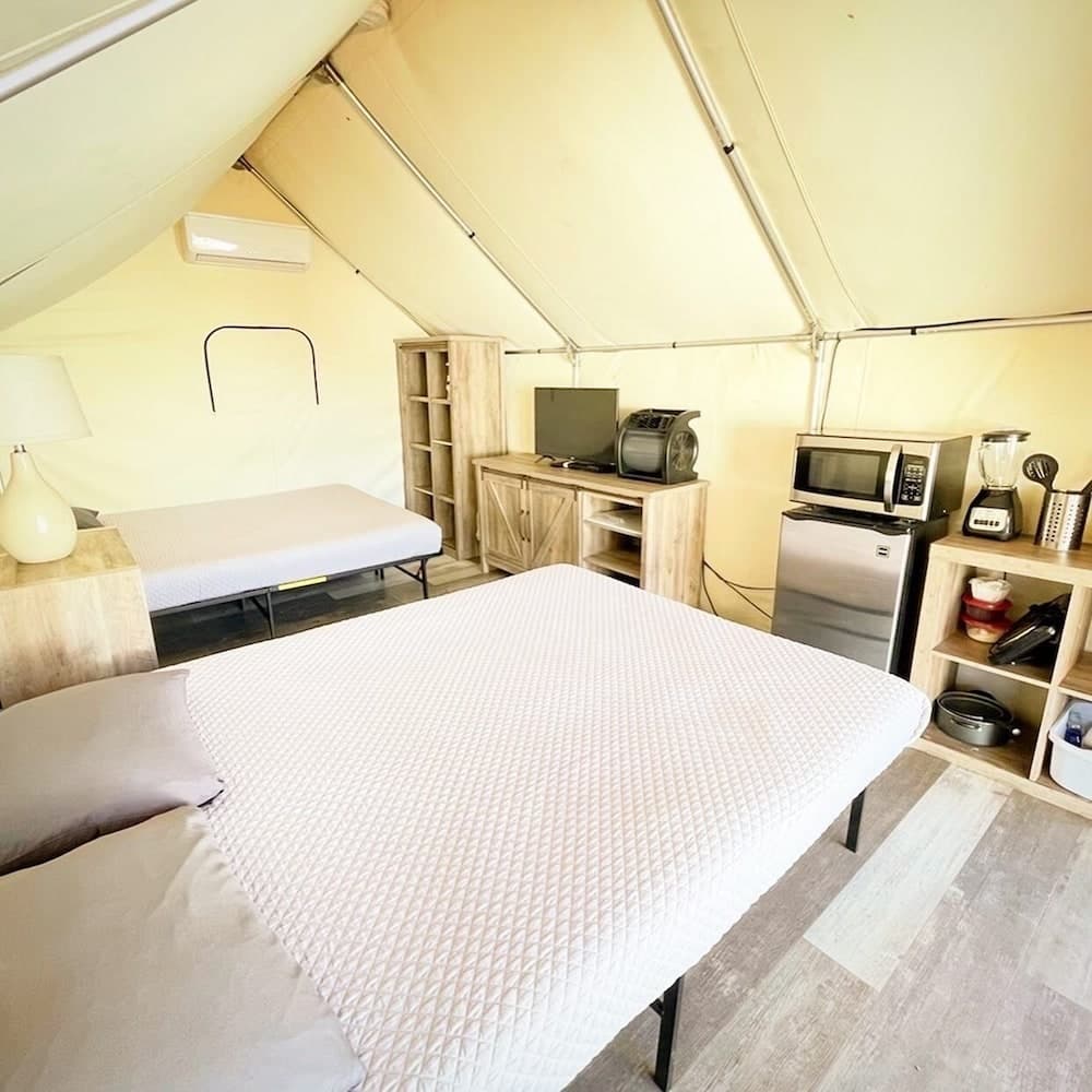 Son's River Ranch Glamping Cabin 14