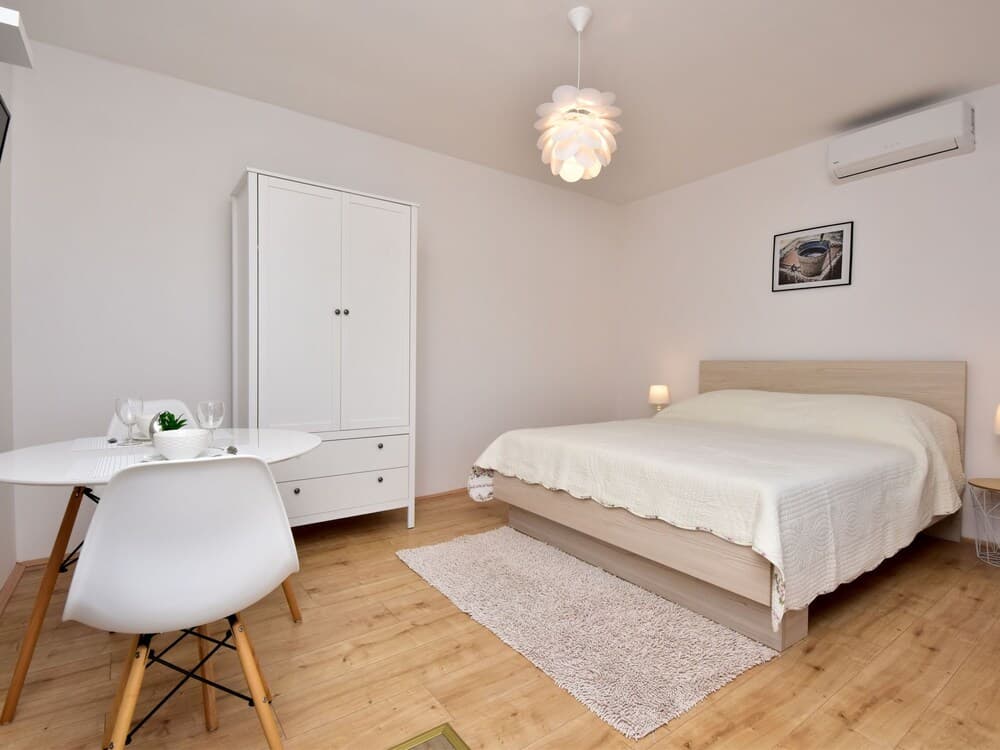 Ana Kru evo in Kru evo