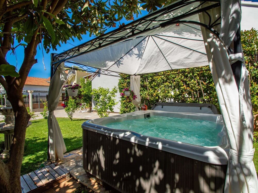 Slava i Oksana Tribunj