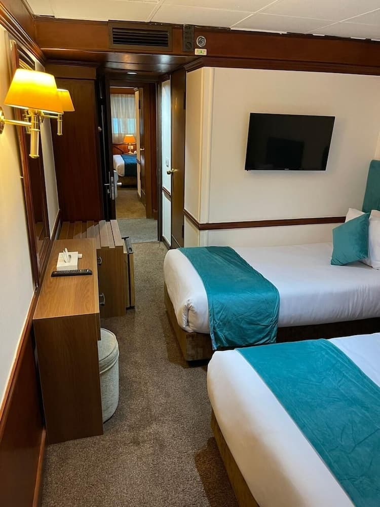 Mimi and Diamond Hotel