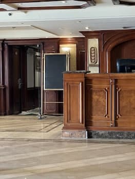 Mimi and Diamond Hotel