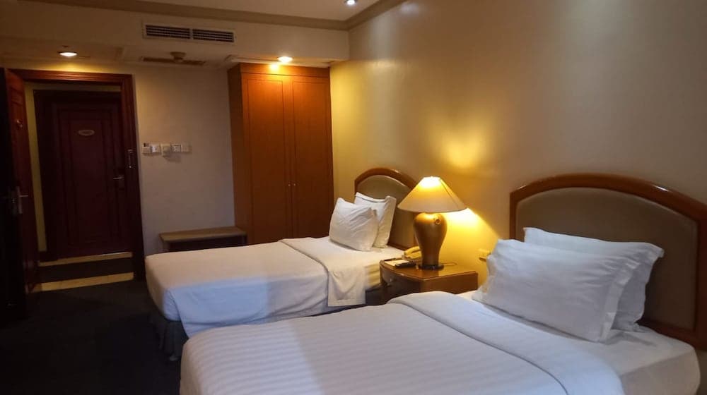 Capital O 914 Makati Palace Hotel