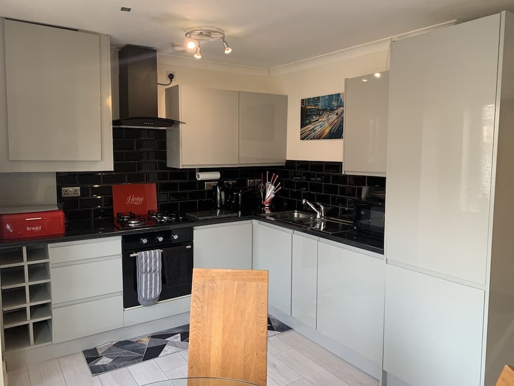 Lovely 2-bed Apartment in Wallasey, Sleeps 4