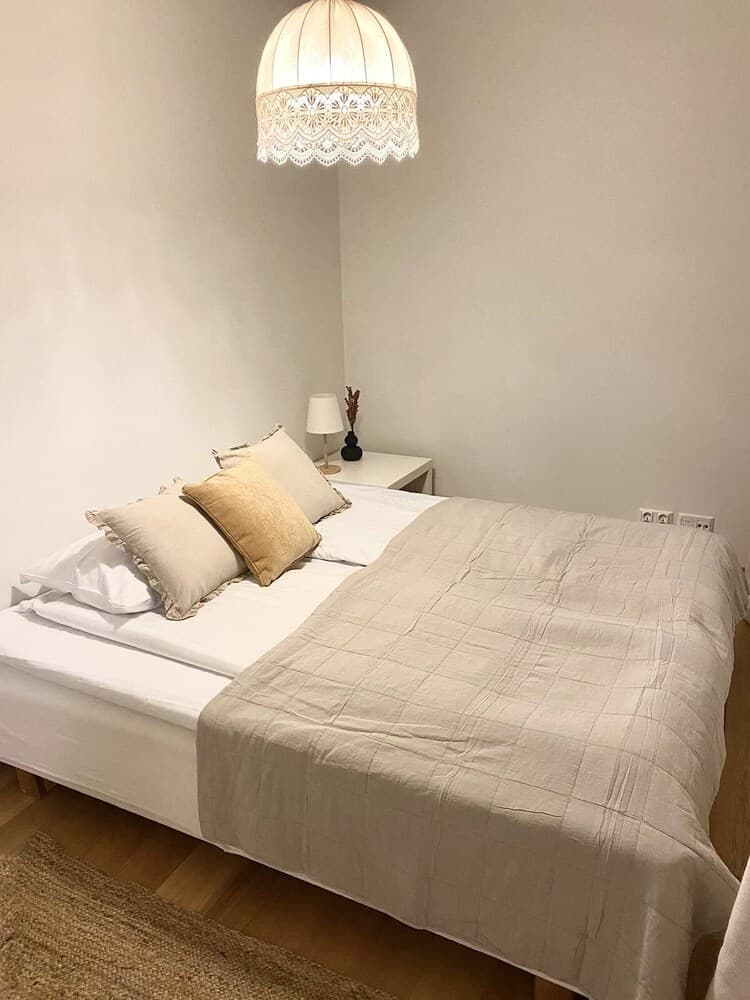 2ndhomes Cozy 1BR Home w Balcony