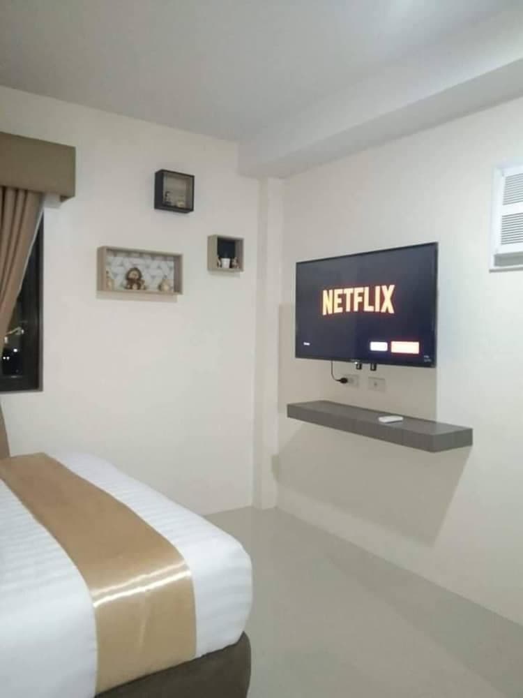 Stunning Studio Type - 1641 - 16th Flr Persimmon