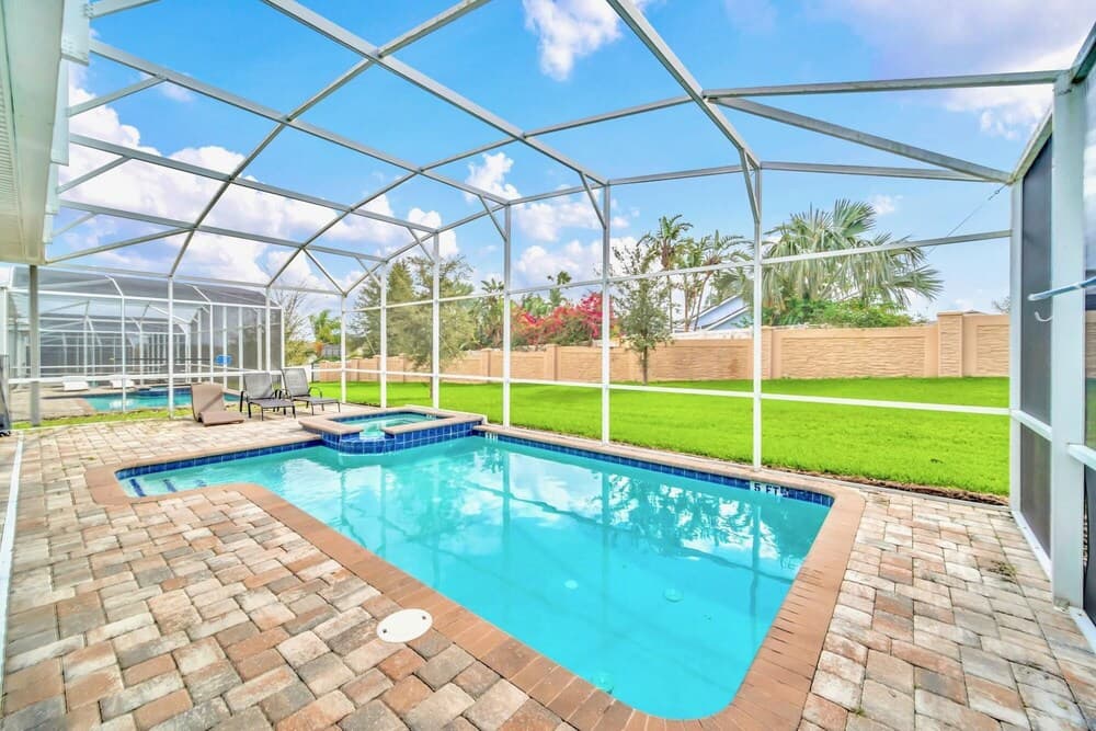 8BR Mansion With Pool Hot Tub Games Room