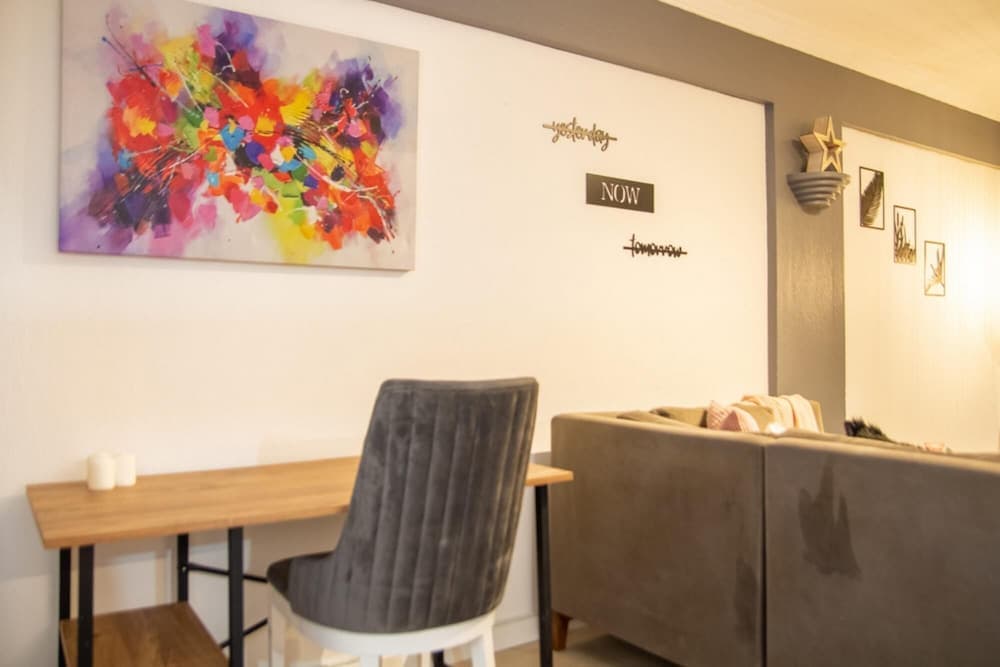 Flat Near Coast With Shared Terrace in Karsiyaka