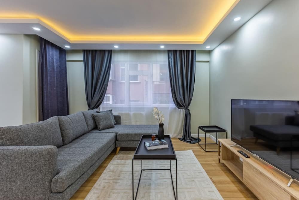 Stylish Flat Near Public Transportation in Maltepe