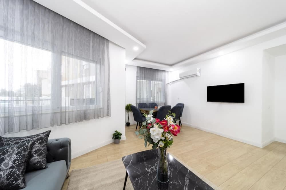 Central Flat Near Popular Attractions in Muratpasa