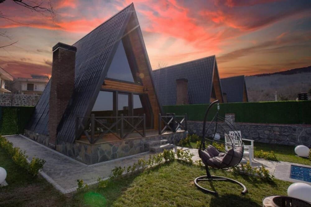 Bungalow With Jacuzzi and Private Pool in Sapanca