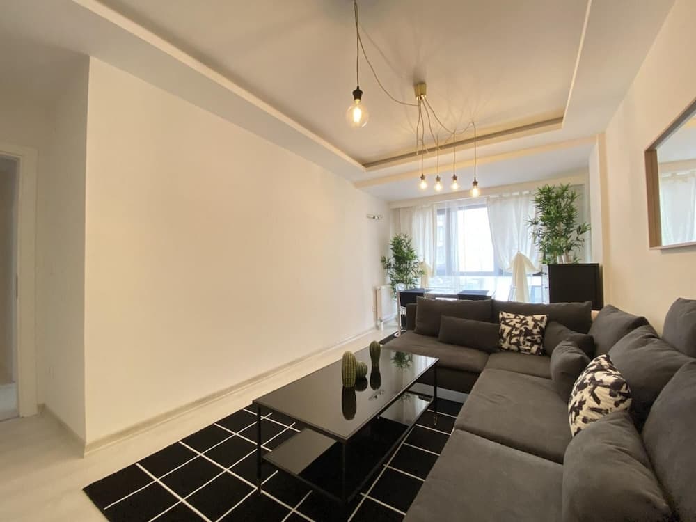 Lovely Flat With Balcony Near Metro in Eyupsultan