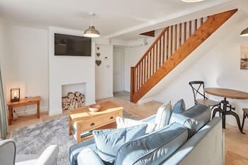 Host Stay May Cottage