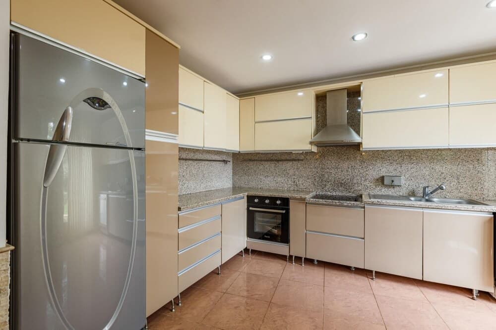 Charming Villa With Pool and Garden in Gebze