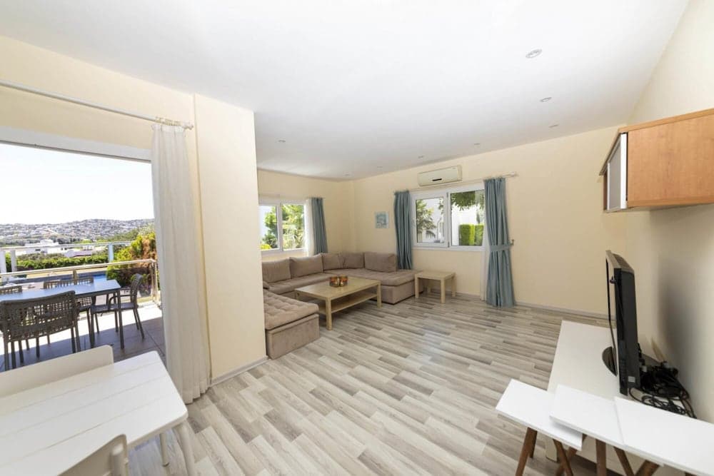 Captivating House With Shared Pool in Bodrum