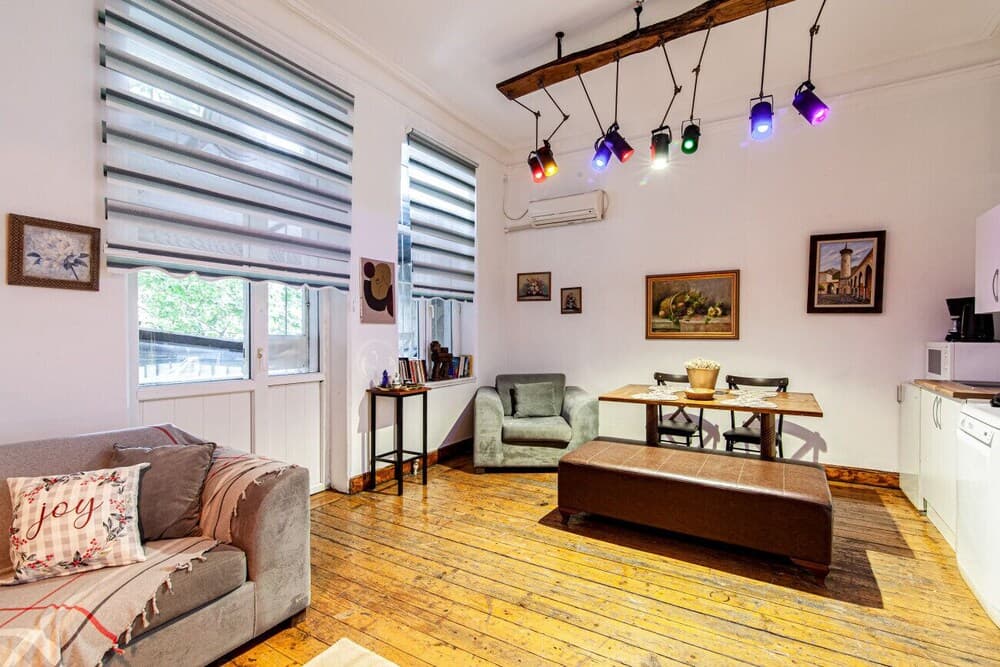 Lovely and Central Flat With Balcony in Cihangir