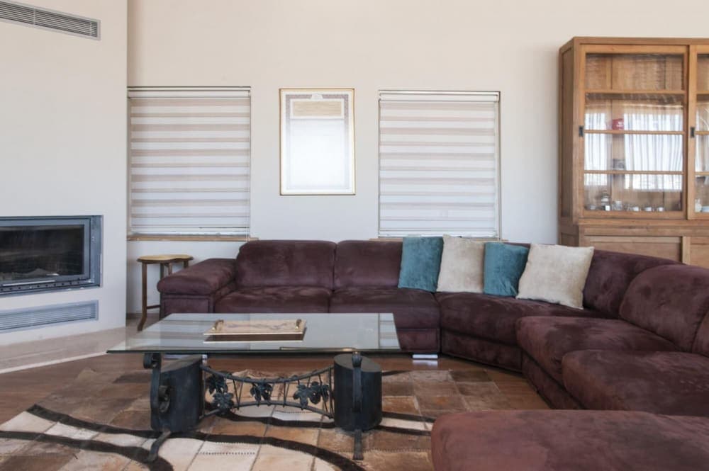 Central Flat With City View and Terrace in Sisli