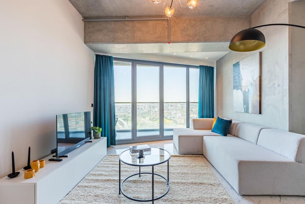 Cozy Flat With City View and Balcony in Sisli