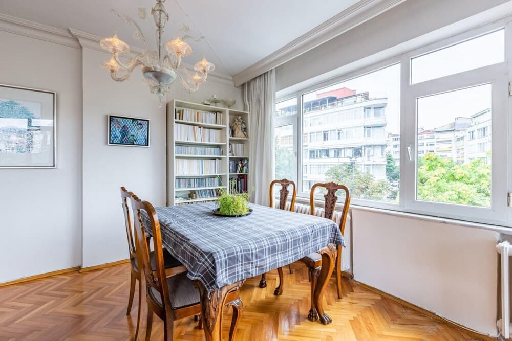 Eclectic and Cenral Flat With City View in Sisli