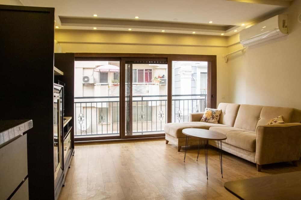 Cozy and Central Flat Near Shore in Karsiyaka