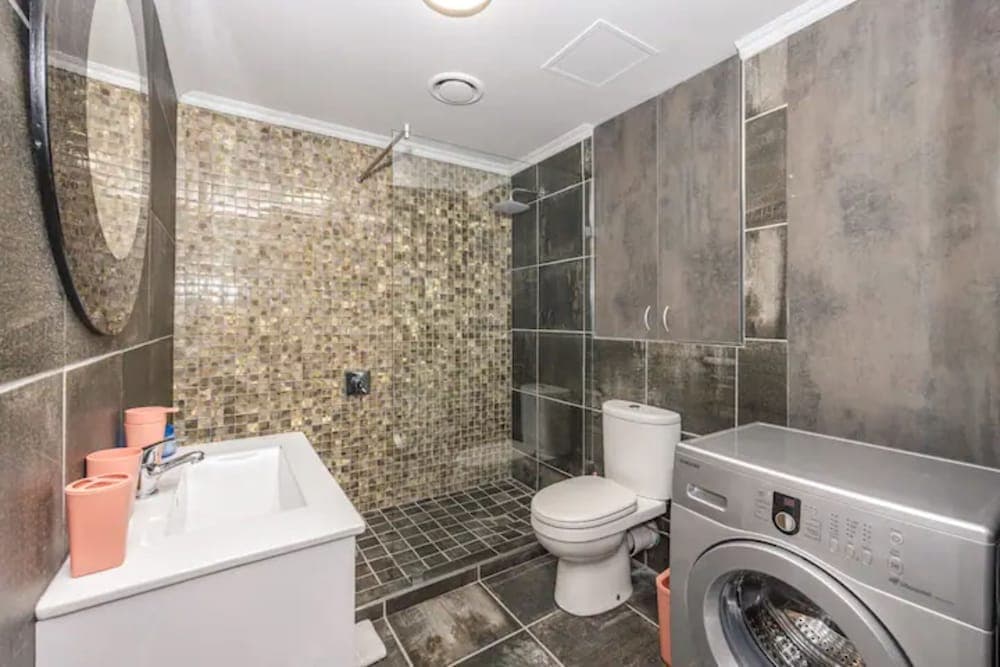 Stylish Studio Apartment in Streetart Paradise