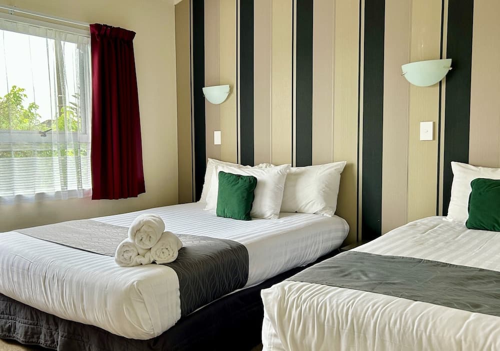 Parkside Motel and Apartments