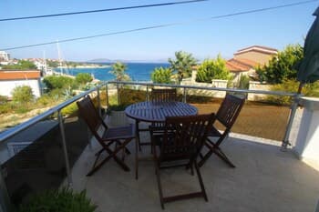 Vibrant Flat With Sea View Near Sea in Cesme