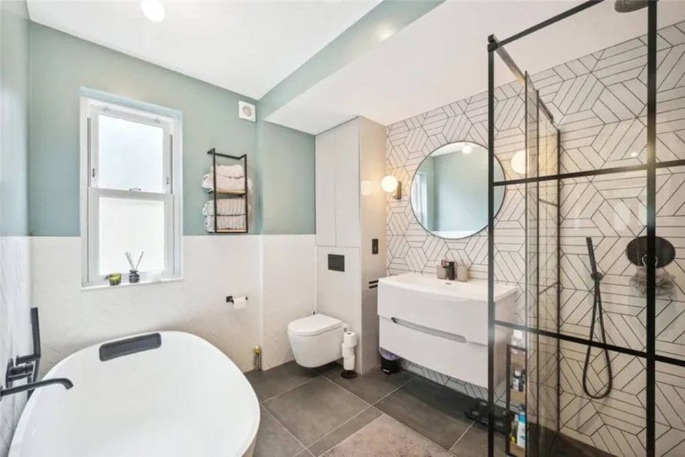 Stylish and Spacious 3 Bedroom Garden Flat in Fulham