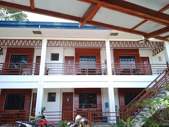 MLB BEACHFRONT APARTMENT