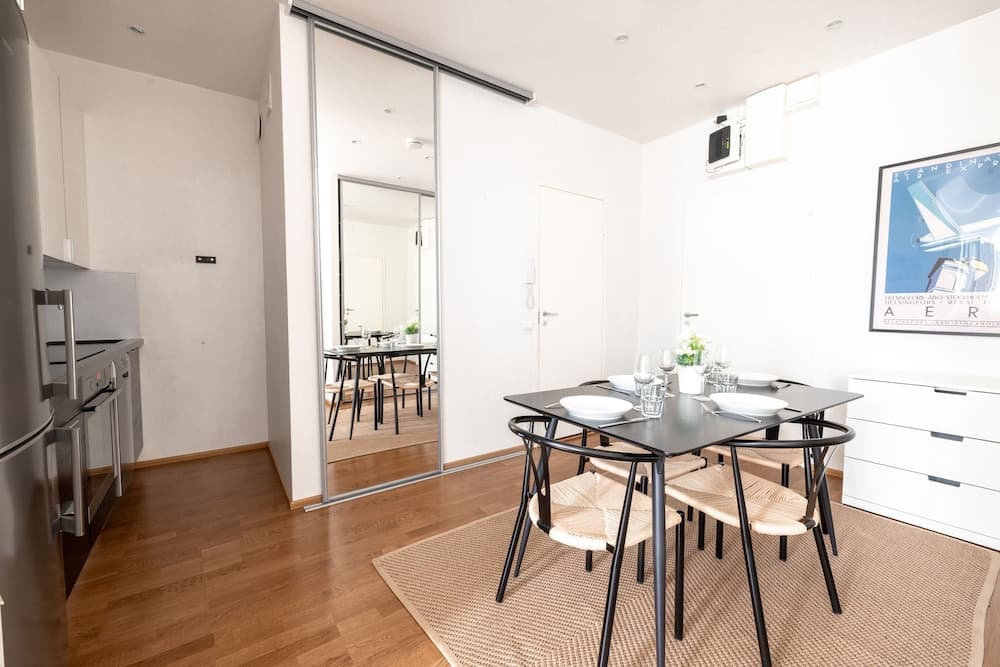 2ndhomes Cozy & Modern Top Floor Home