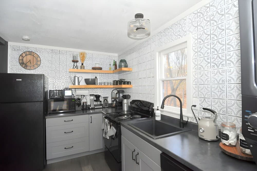 A Humble Abode - A Modern Woodsy Retreat