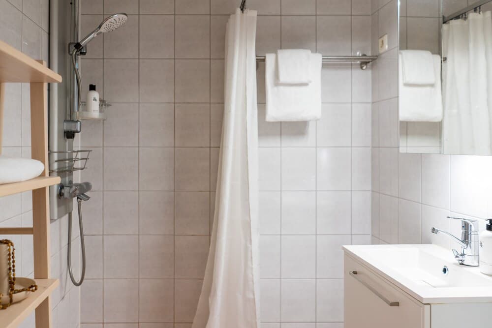 Great location between Ratina and Arena