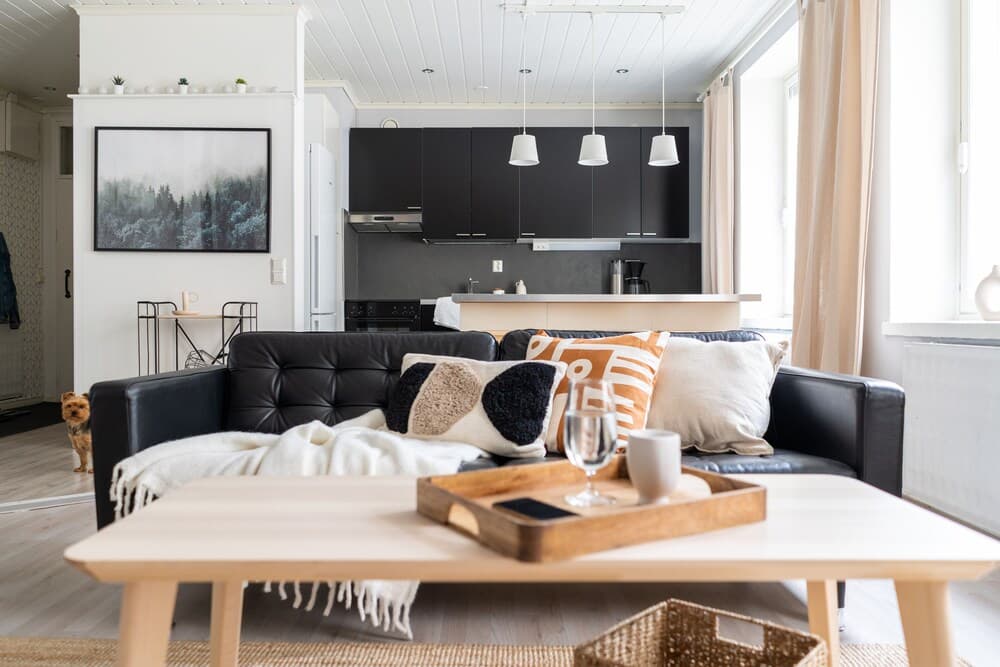 Great location between Ratina and Arena