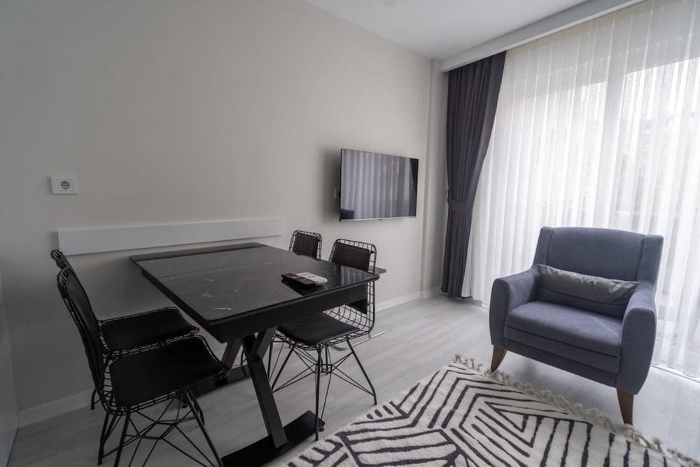 Apartment With Balcony Close to Beach in Muratpasa