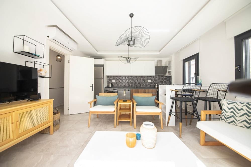 House With Balcony 1 Min to Beach in Bodrum