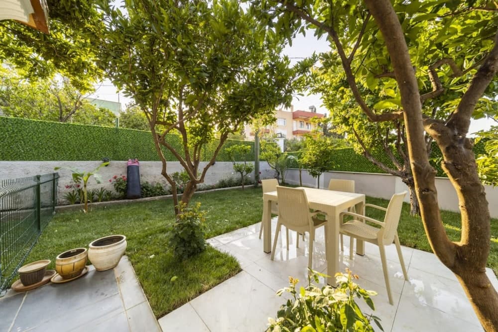 Villa With Private Pool Near Airport in Muratpasa